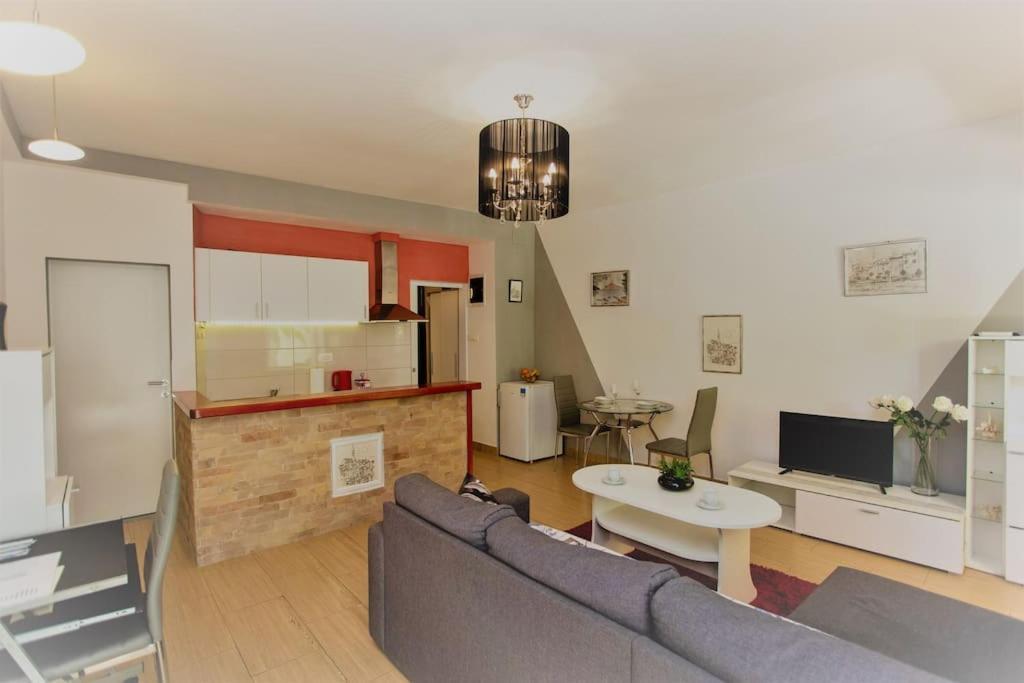 Apartman Den,Rovinj Oaza U Centru Grada I Besplatnim Parkingom Apartment Exterior photo